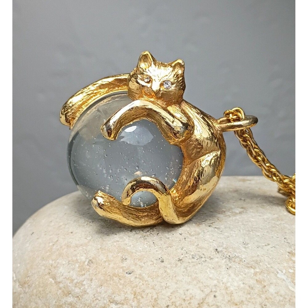 Vintage Cat on Pool of Light Pendant Necklace Gold Tone Crystal Ball Magic Orb - Picture 9 of 9